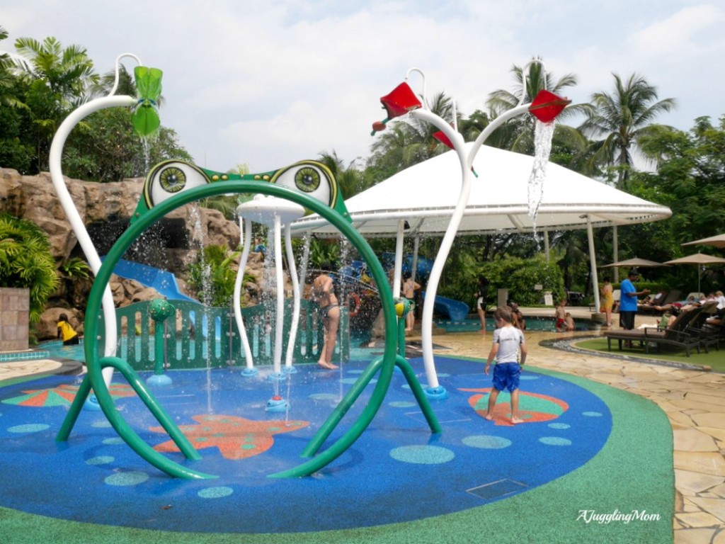 Splash pad suitable for younger toddlers